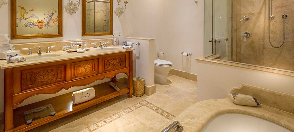 South-America-Peru-Cusco-Belmond-Palacio-Nazarenas-studio-suite-bathroom