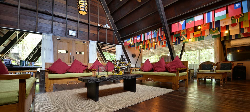 Borneo Sukau Rainforest Lodge hall 