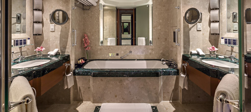 grand deluxe room bathroom